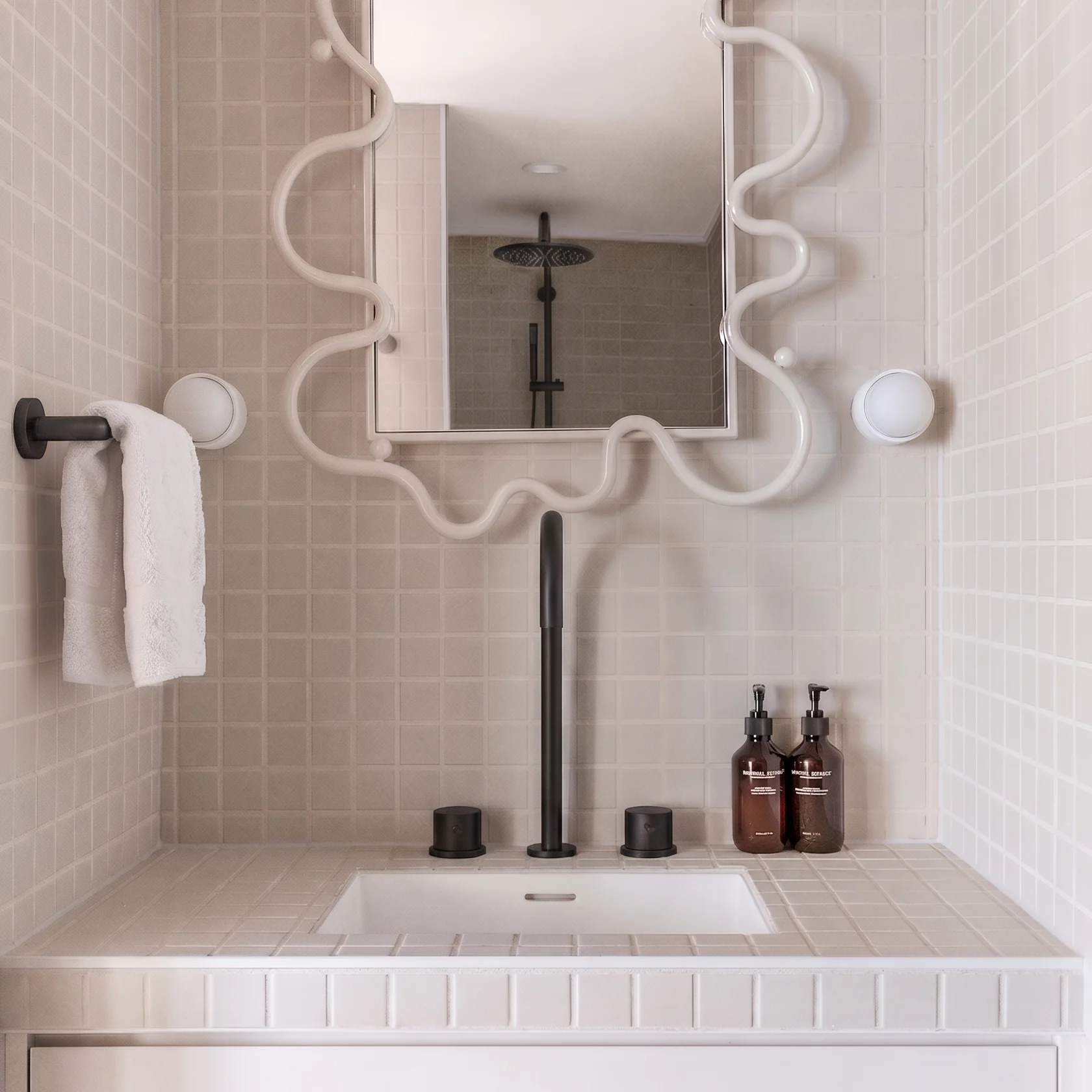 Elysian Hand Towel Holder - Matte Black