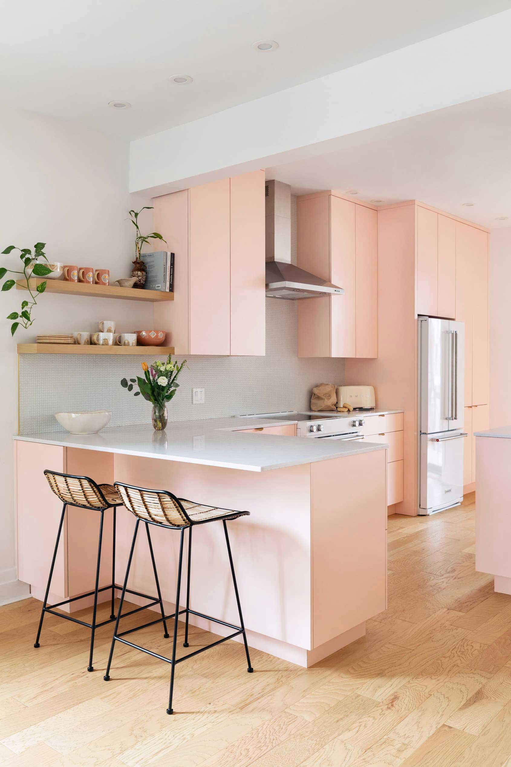 at house-tours 2020-05 Isa-L Li Sylvie Apt T Isa Lora 11