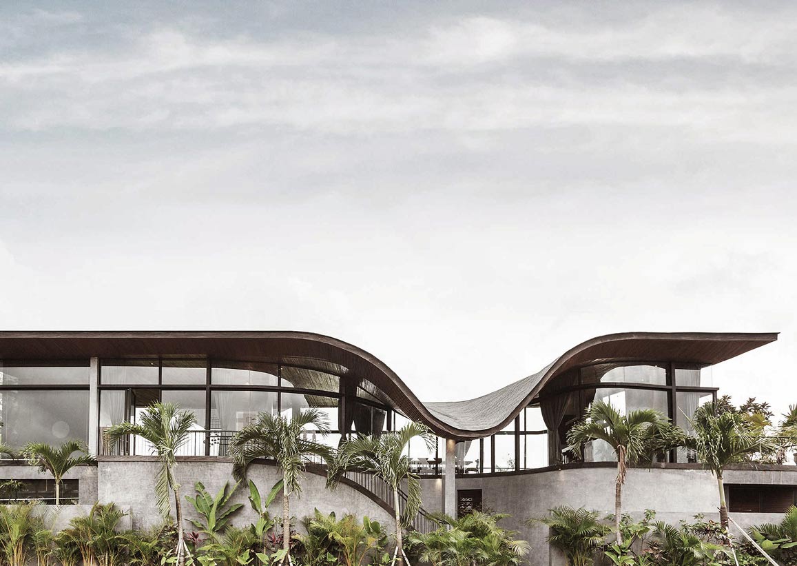 Connection-between-music-and-architecture-curved-roof-design-of-a-villa-in-bali