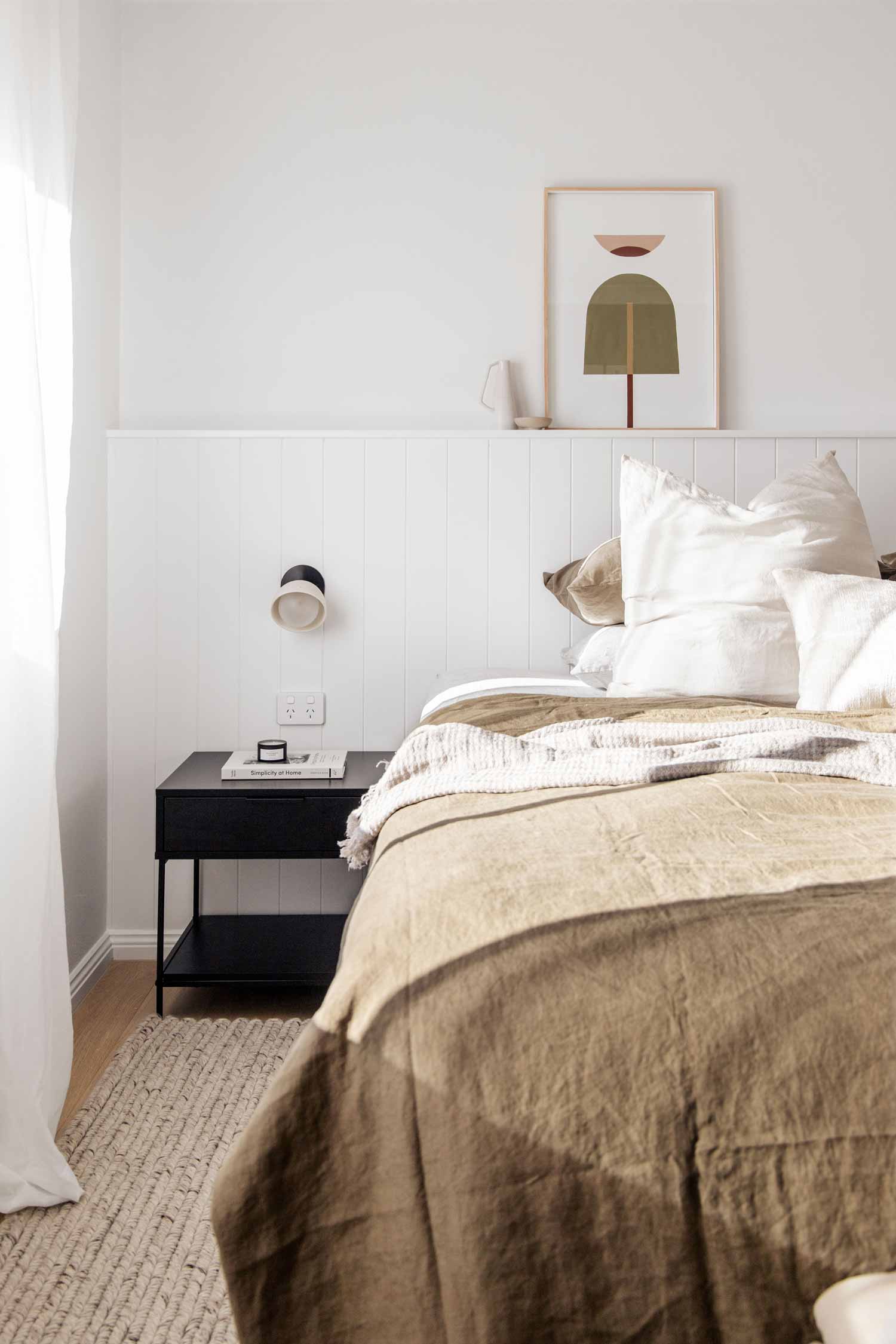Simple-and-abstract-bedroom-wall-art-in-olive-green-and-neutrals-above-bed-in-mens-bedroom