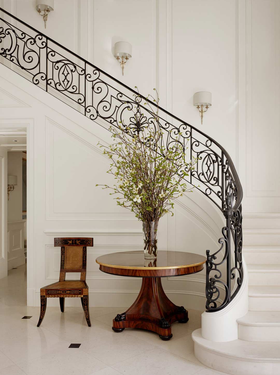 An-elegant-entry-way-staircase-and-dark-vintage-timber-furniture-brings-a-rich-sense-of-luxuary-to-this-old-money-aesthetic-home