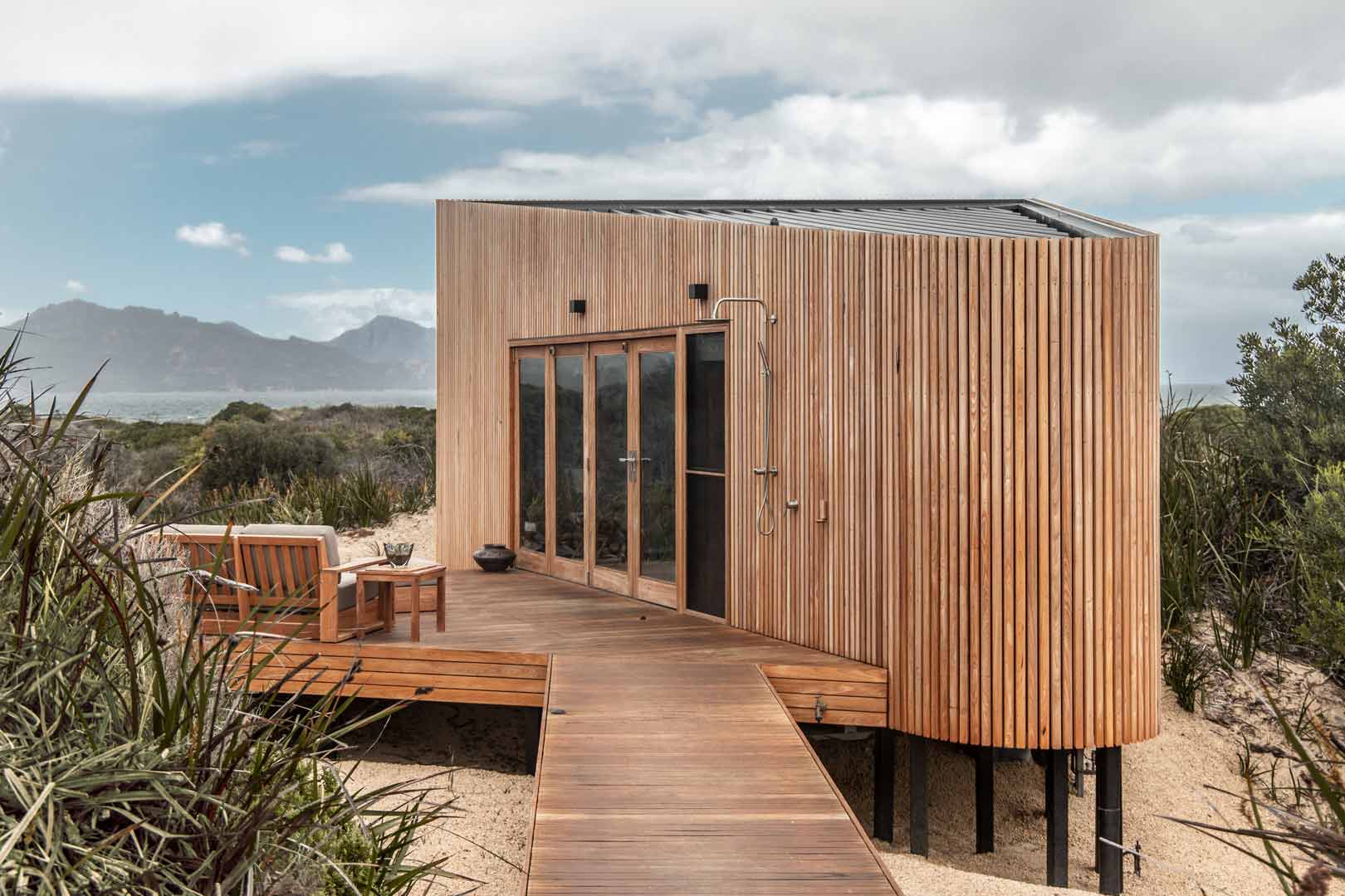 A-cosy-hygge-cabin-with-vertical-timber-panels-is-an-oasis-keeping-you-warm-in-the-elementst