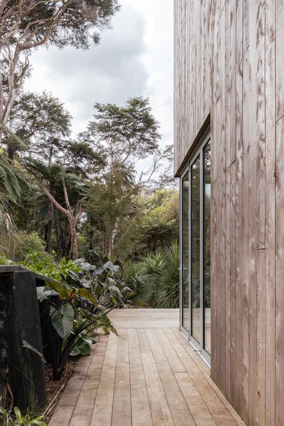 Pale-timber-vertical-panels-on-the-walls-and-deck-of-this-coastal-tiny-home