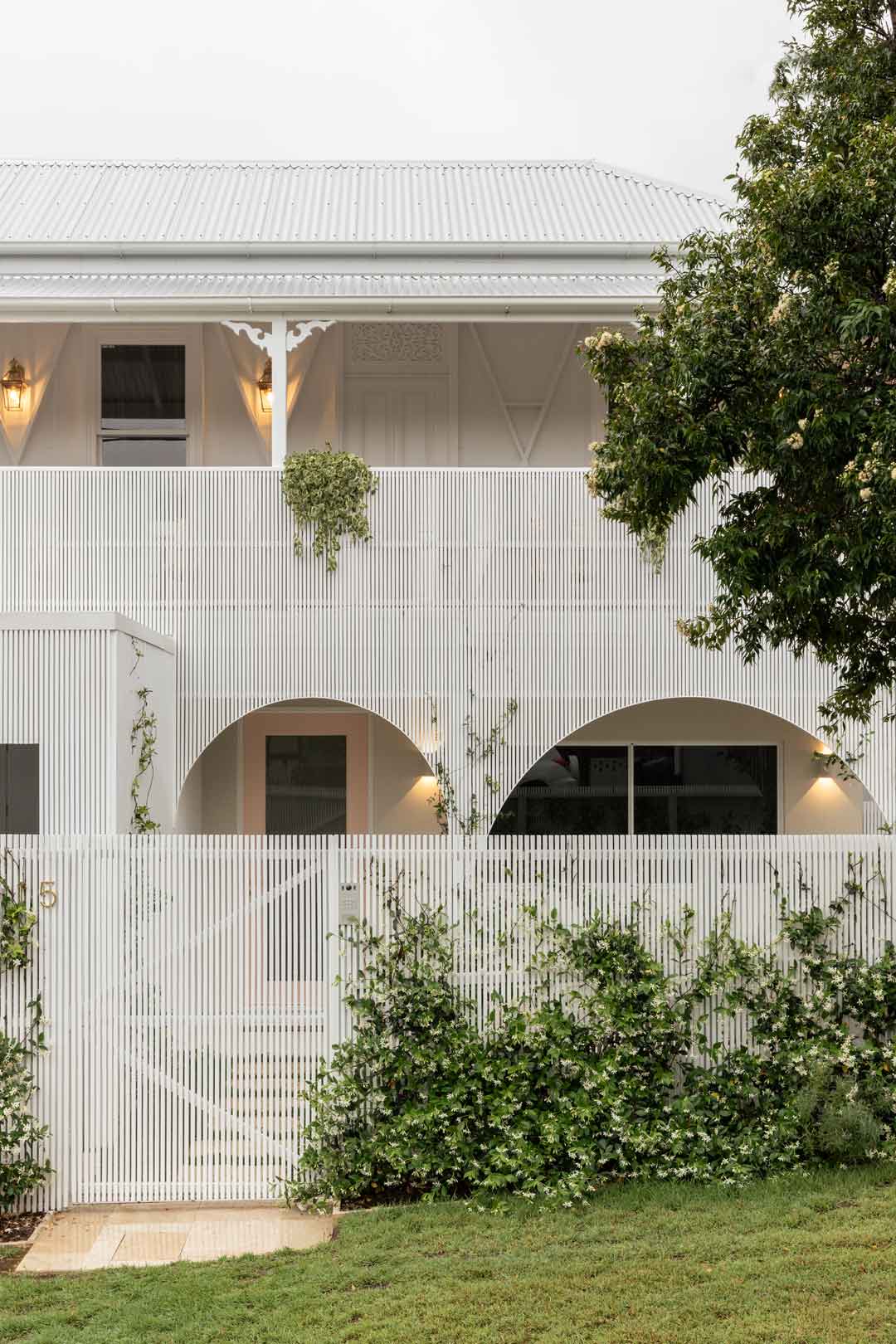 Luxury-exterior-of-a-renovated-heritage-queenslander-style-home