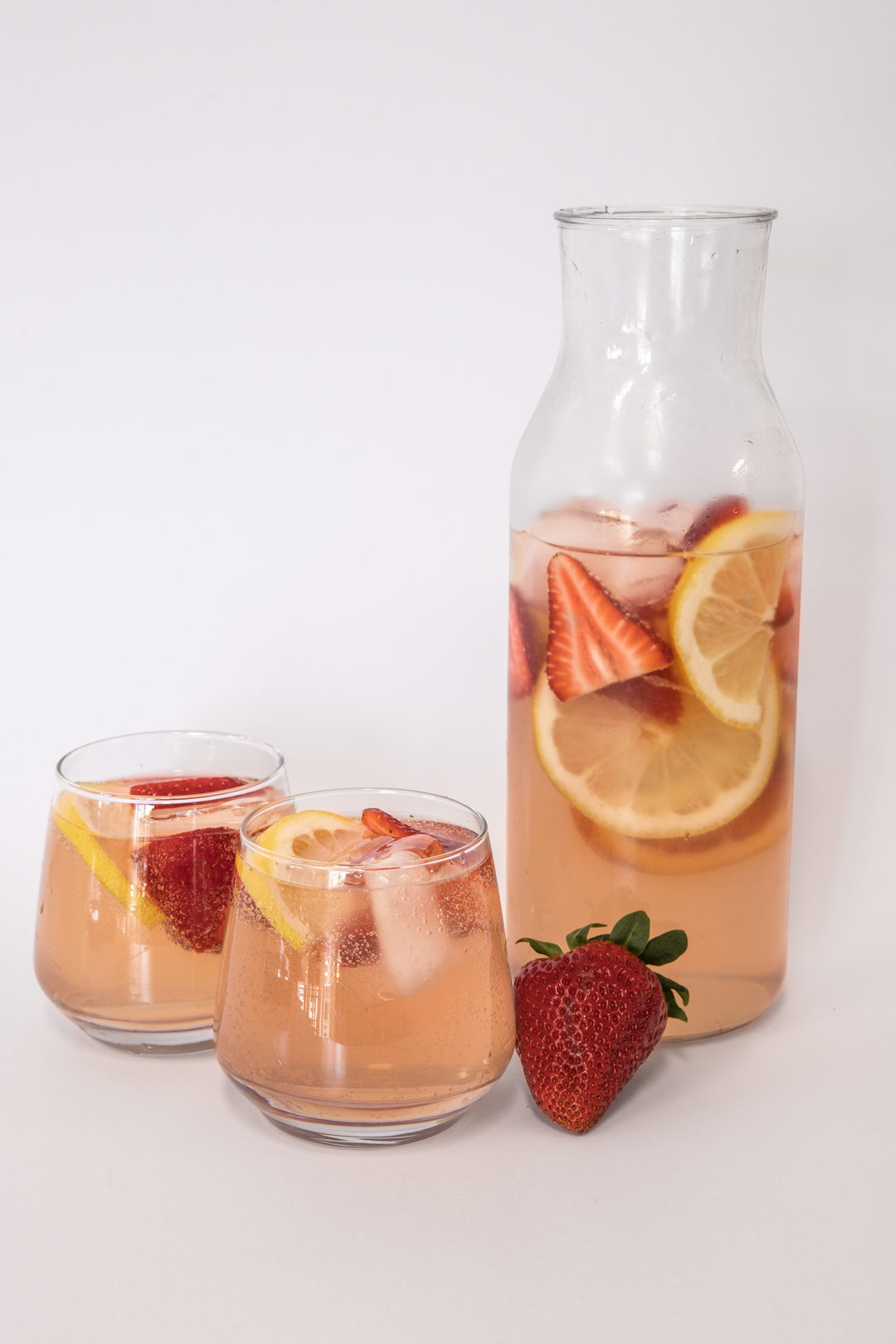 Easy-summer-Christmas-cocktail-receipes-with-a-refreshing-rose-sangria-with-blood-orange-lemon-and-strawberries