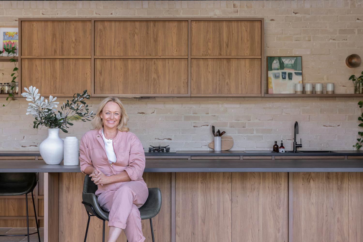 Shelley-Craft-in-the-kitchen-of-her-Byron-Bay-home-Pacifico-House