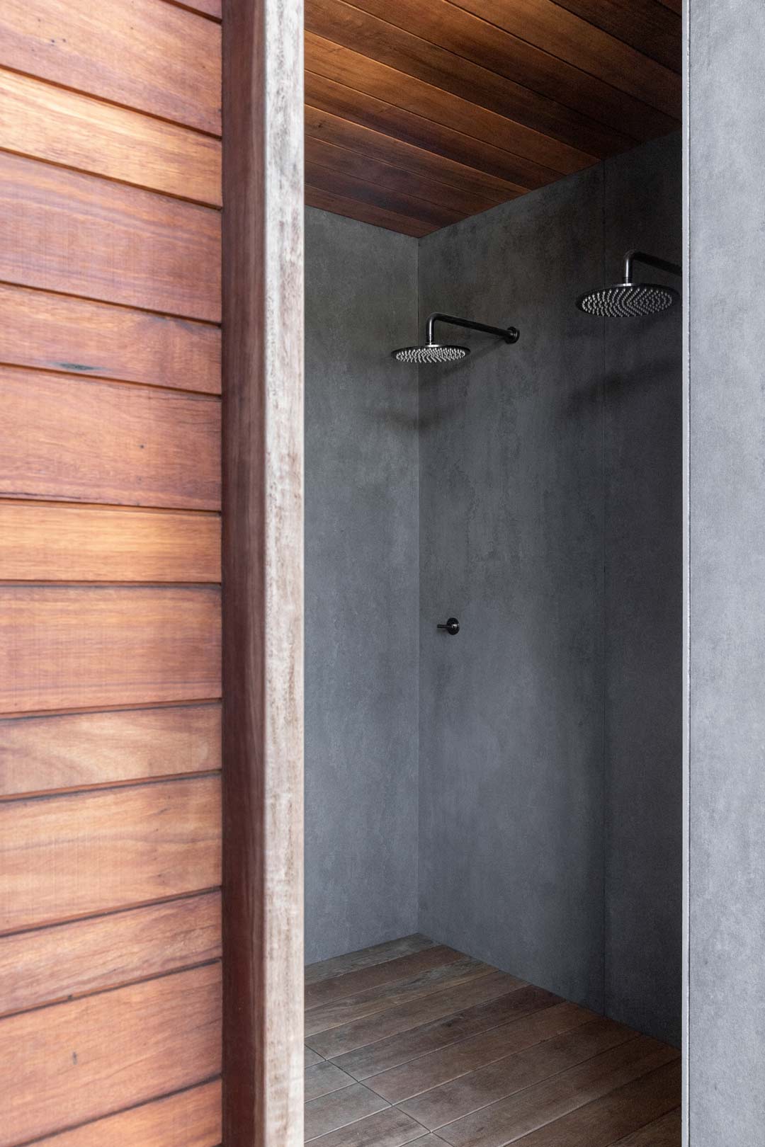 Shelley-Crafts-outdoor-shower-idea-features-brished-gunmetal-tapware-and-textured-dark-grey-walls