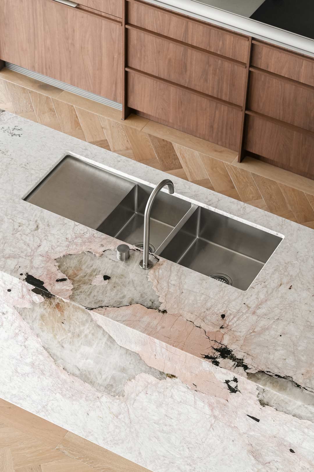 The Great Debate: Undermount vs Overmount Sinks